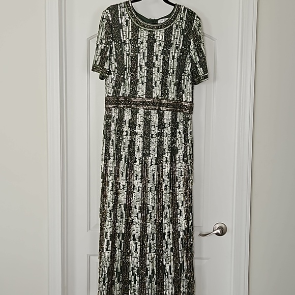 Mac DuggalHigh Neck Short Sleeve Crystal Fringe Column Dress - Picture 6 of 13